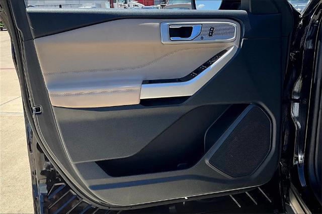 2023 Ford Explorer Vehicle Photo in Grapevine, TX 76051
