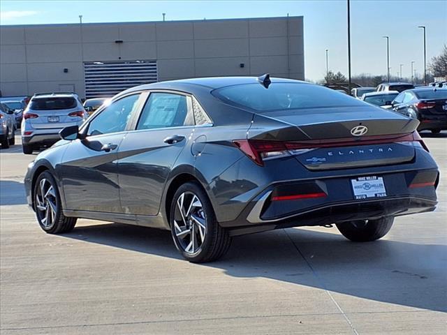 2025 Hyundai ELANTRA Vehicle Photo in Peoria, IL 61615