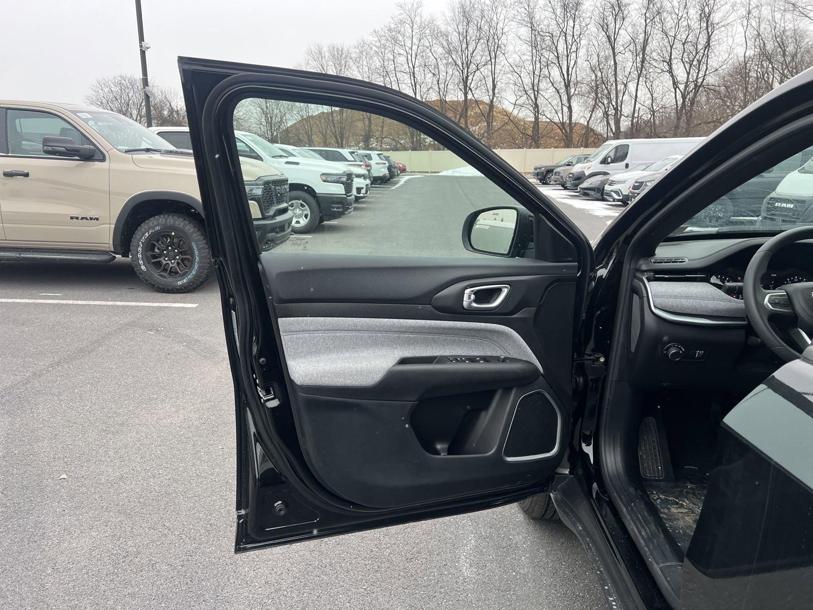2025 Jeep Compass Vehicle Photo in Mechanicsburg, PA 17050-1707