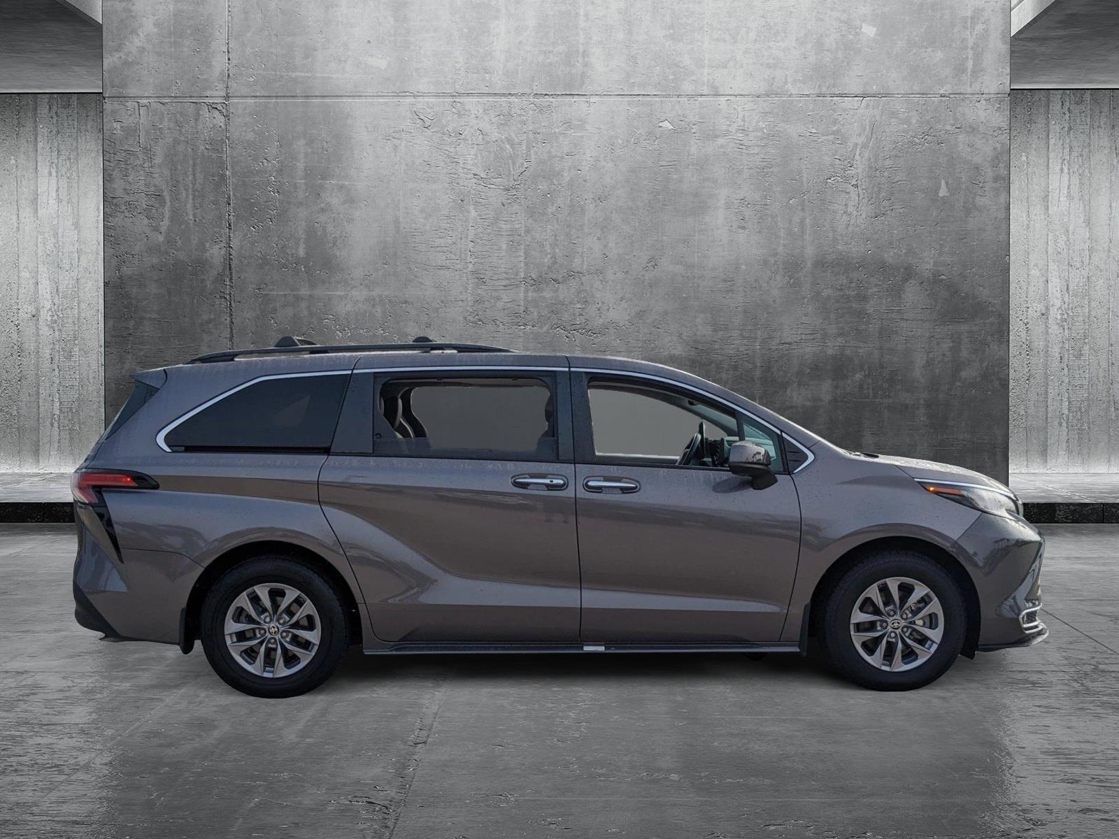 2022 Toyota Sienna Vehicle Photo in Davie, FL 33331