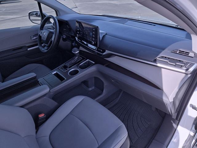 2022 Toyota Sienna Vehicle Photo in NEDERLAND, TX 77627-8017