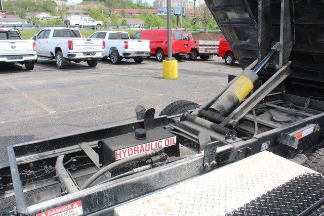 2022 Chevrolet Silverado 5500 HD Vehicle Photo in SAINT CLAIRSVILLE, OH 43950-8512