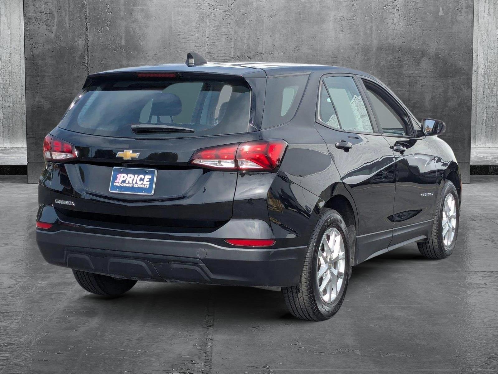 2022 Chevrolet Equinox Vehicle Photo in VALENCIA, CA 91355-1705