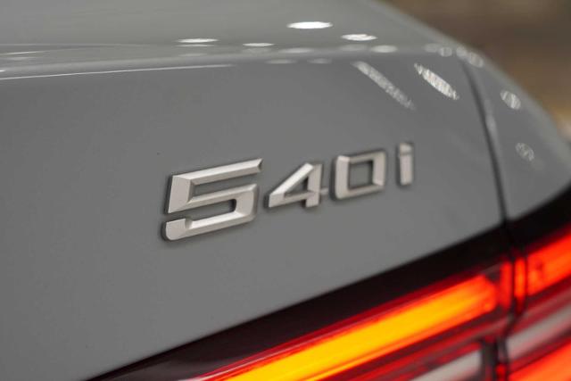 2025 BMW 540i xDrive Vehicle Photo in GRAPEVINE, TX 76051