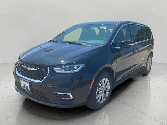 2025 Chrysler Pacifica Vehicle Photo in Kaukauna, WI 54130