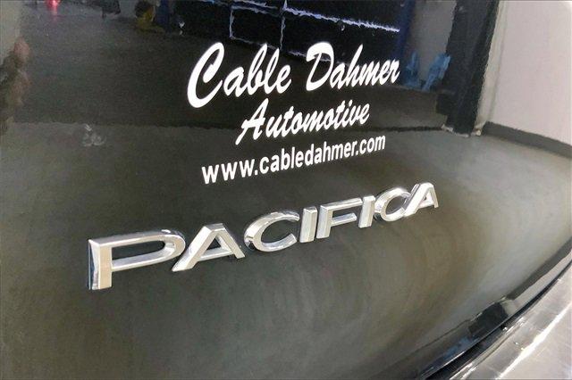 2022 Chrysler Pacifica Vehicle Photo in KANSAS CITY, MO 64114-4502