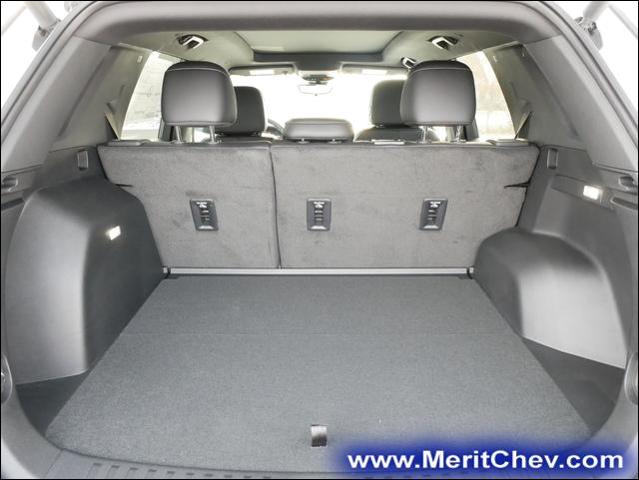 2025 Chevrolet Equinox Vehicle Photo in MAPLEWOOD, MN 55119-4794