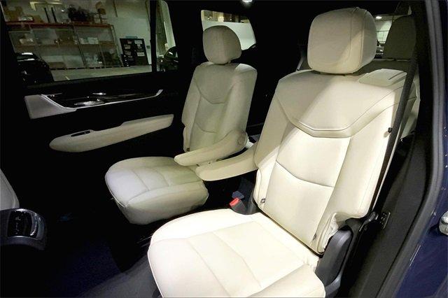 2025 Cadillac XT6 Vehicle Photo in KANSAS CITY, MO 64114-4545