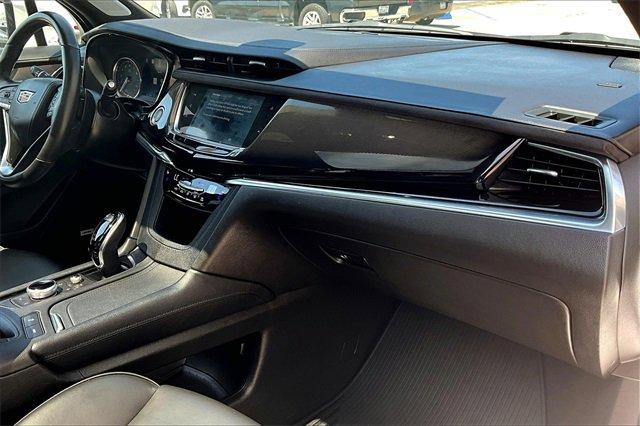 2024 Cadillac XT6 Vehicle Photo in TOPEKA, KS 66609-0000
