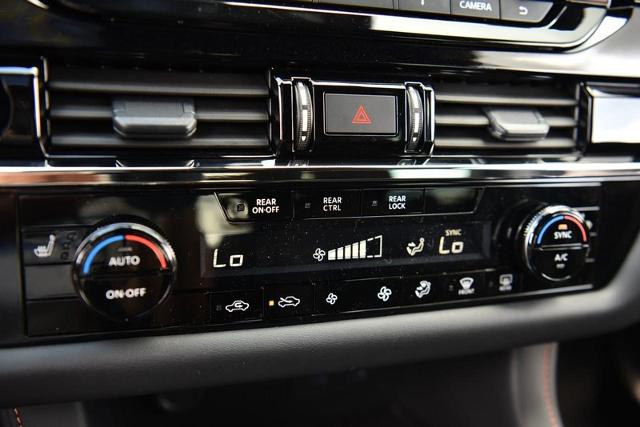 2025 Nissan Pathfinder Vehicle Photo in Ballwin, MO 63011