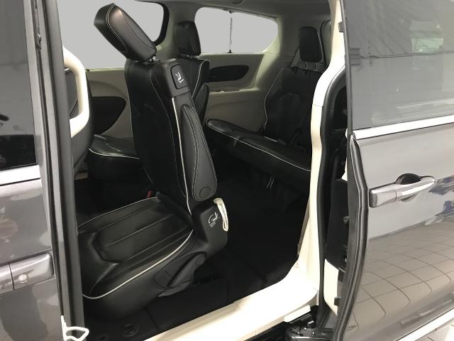 2023 Chrysler Pacifica Vehicle Photo in GREEN BAY, WI 54303-3330