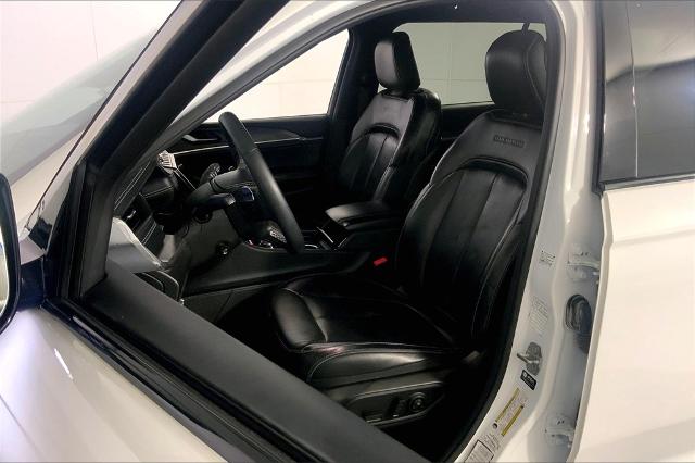 2023 Jeep Grand Cherokee L Vehicle Photo in Lees Summit, MO 64086