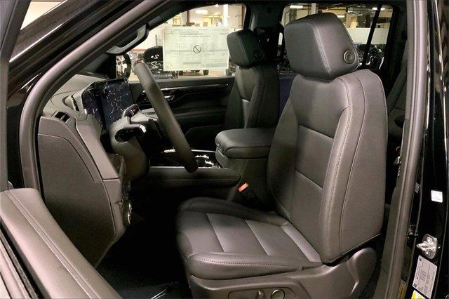 2025 Chevrolet Suburban Vehicle Photo in KANSAS CITY, MO 64114-4502