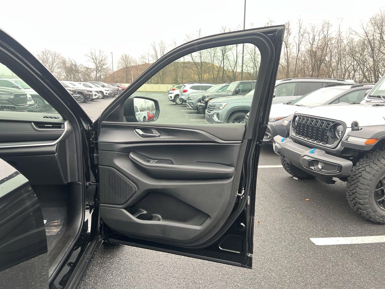 2025 Jeep Grand Cherokee L Vehicle Photo in Mechanicsburg, PA 17050-1707