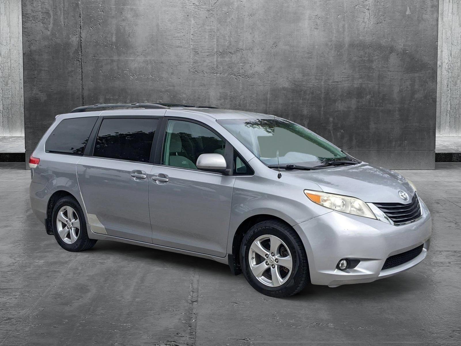 2013 Toyota Sienna Vehicle Photo in PEMBROKE PINES, FL 33024-6534