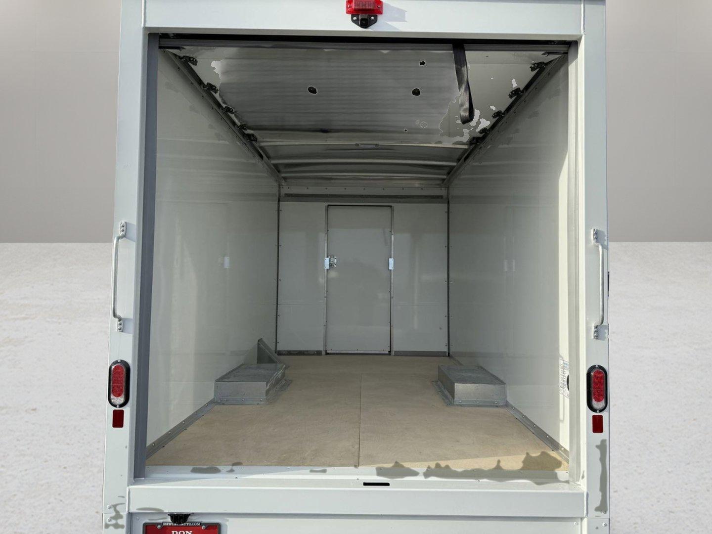 2024 Chevrolet Express Cutaway 3500 Vehicle Photo in GEORGETOWN, TX 78626-7508