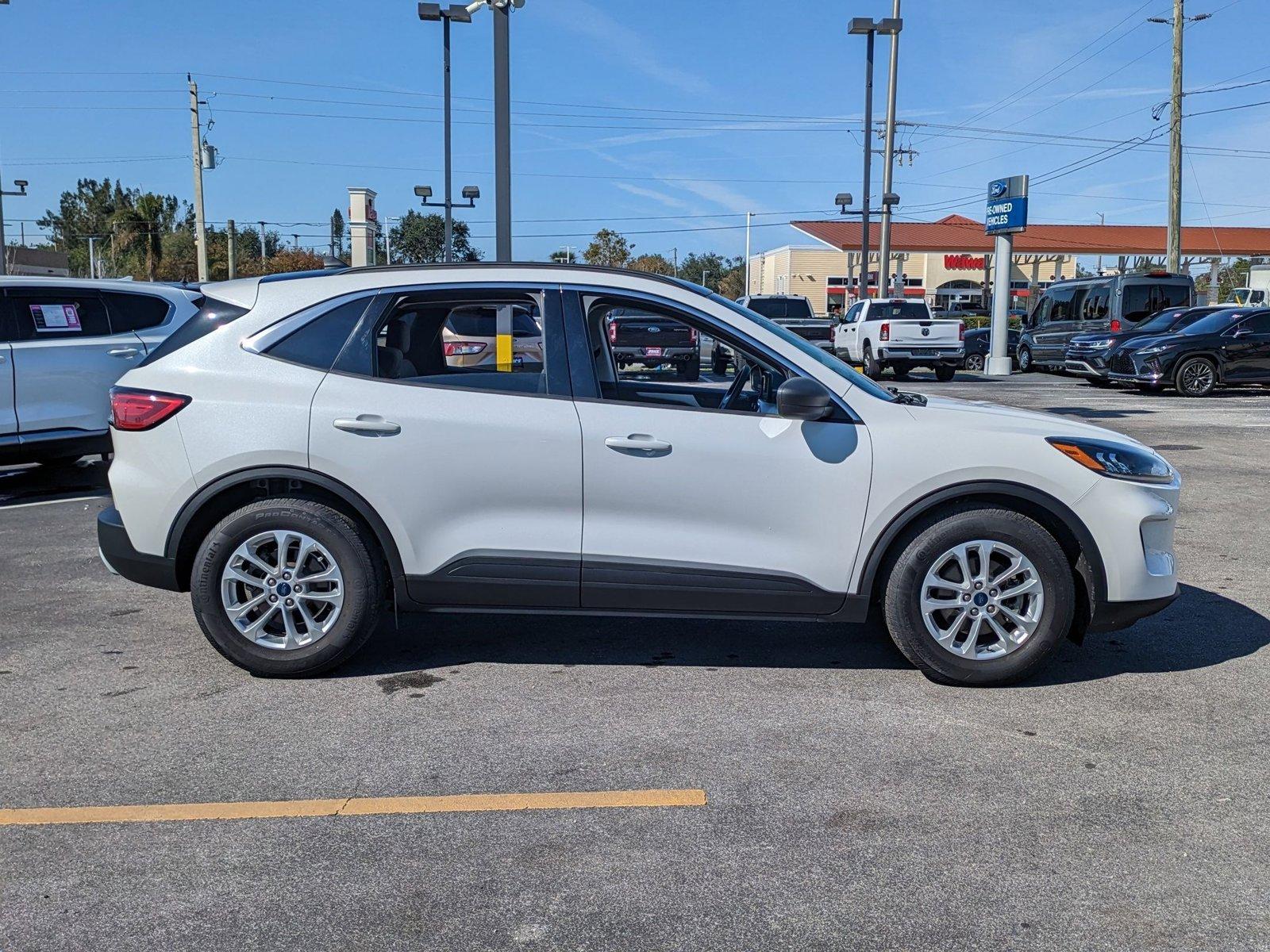 2022 Ford Escape Vehicle Photo in Bradenton, FL 34207