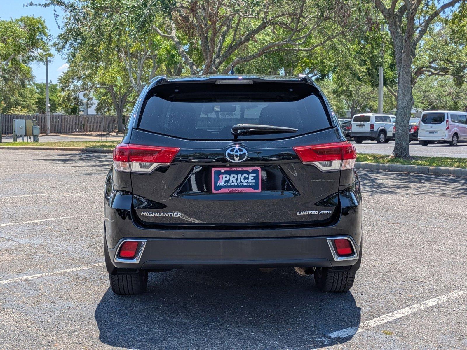 2017 Toyota Highlander Vehicle Photo in Clearwater, FL 33765