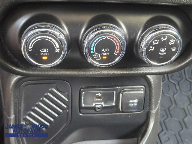 2017 Jeep Renegade Vehicle Photo in DENTON, TX 76210-9321