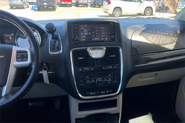 2016 Chrysler Town & Country Vehicle Photo in TOPEKA, KS 66609-0000