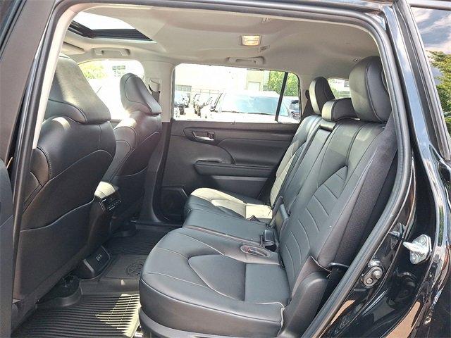 2023 Toyota Highlander Vehicle Photo in Willow Grove, PA 19090