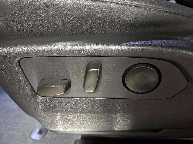 2023 Chevrolet Suburban Vehicle Photo in Roslyn, NY 11576