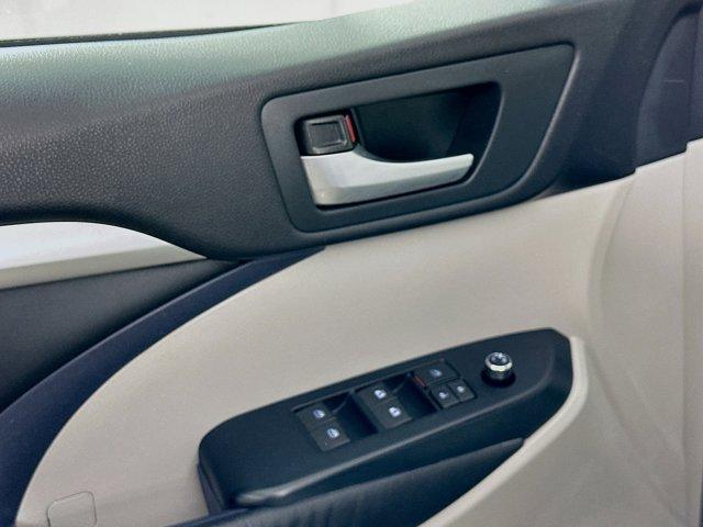 2016 Toyota Highlander Vehicle Photo in Flemington, NJ 08822