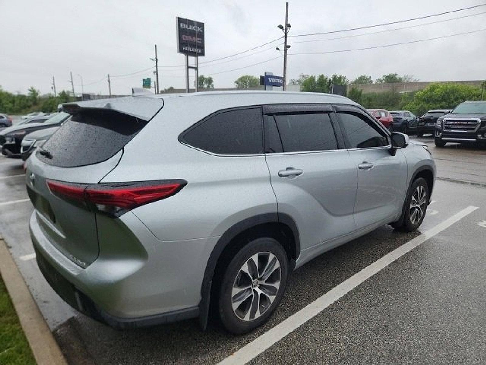 2021 Toyota Highlander Vehicle Photo in Trevose, PA 19053