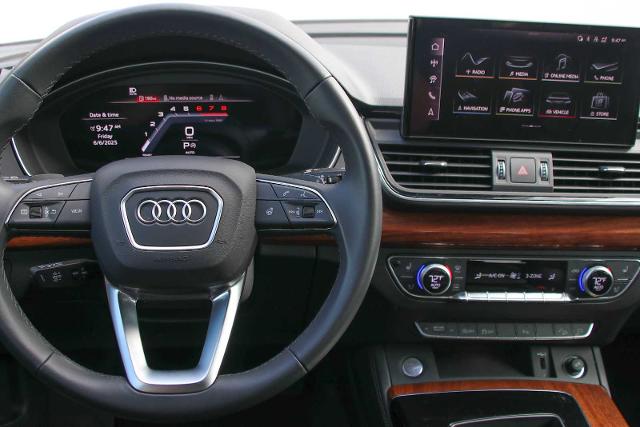 2024 Audi Q5 Vehicle Photo in SUGAR LAND, TX 77478