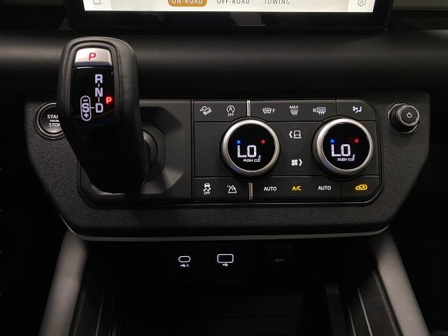 2024 Defender Vehicle Photo in Appleton, WI 54913