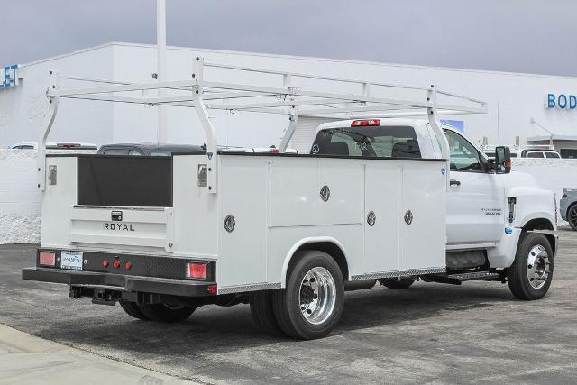 2023 Chevrolet Silverado Chassis Cab Vehicle Photo in VENTURA, CA 93003-8585