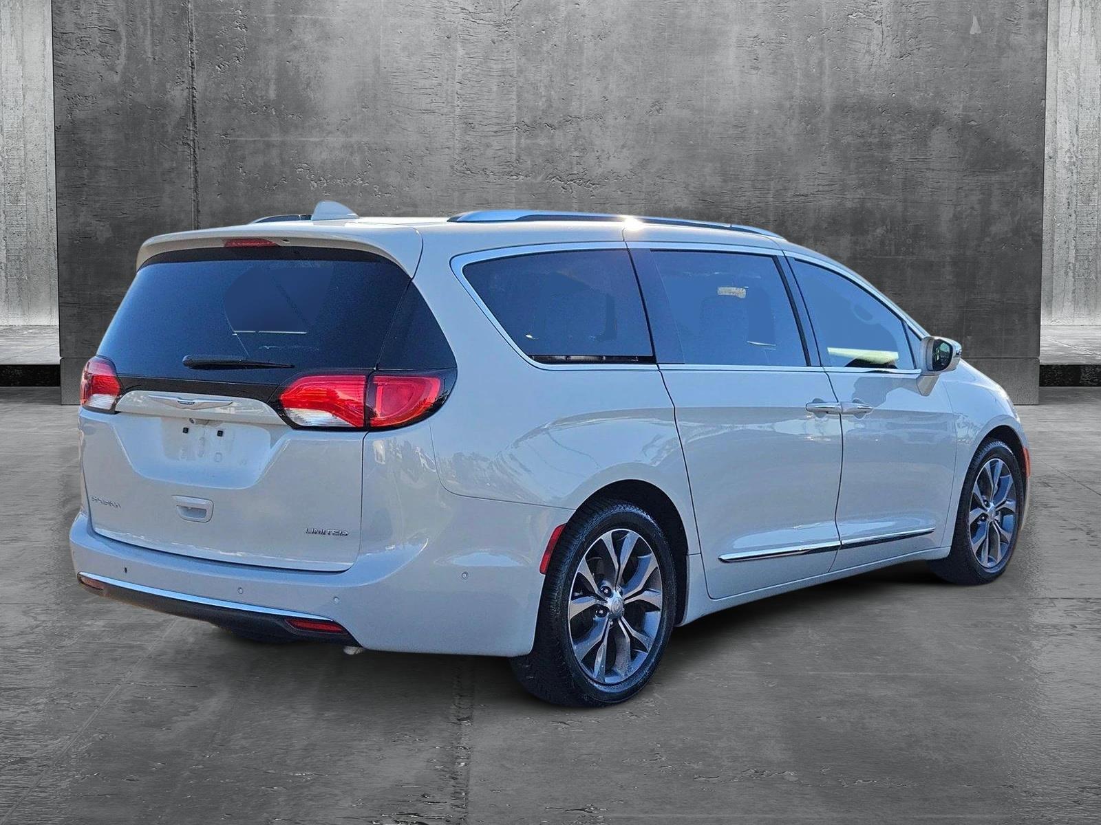 2017 Chrysler Pacifica Vehicle Photo in MESA, AZ 85206-4395