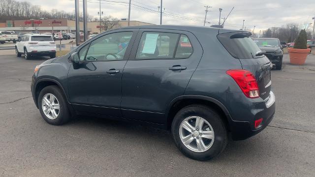 2022 Chevrolet Trax Vehicle Photo in MOON TOWNSHIP, PA 15108-2571