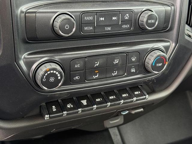 2024 Chevrolet Silverado 5500 HD Vehicle Photo in COLUMBIA, MO 65203-3903
