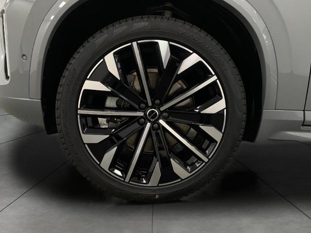 2025 Volvo XC90 Vehicle Photo in Appleton, WI 54913