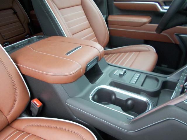 2025 GMC Sierra 2500 HD Vehicle Photo in LOWELL, MA 01852-4336
