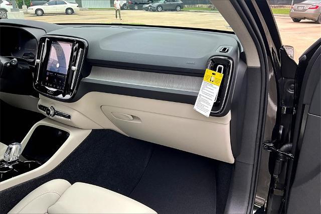 2026 Volvo XC40 Vehicle Photo in Houston, TX 77007