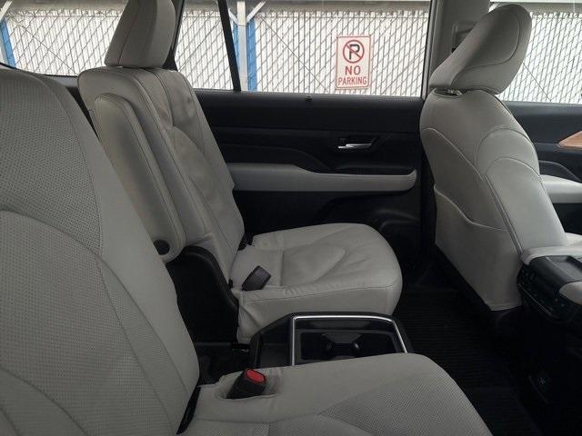 2024 Toyota Grand Highlander Vehicle Photo in ENGLEWOOD, CO 80113-6708