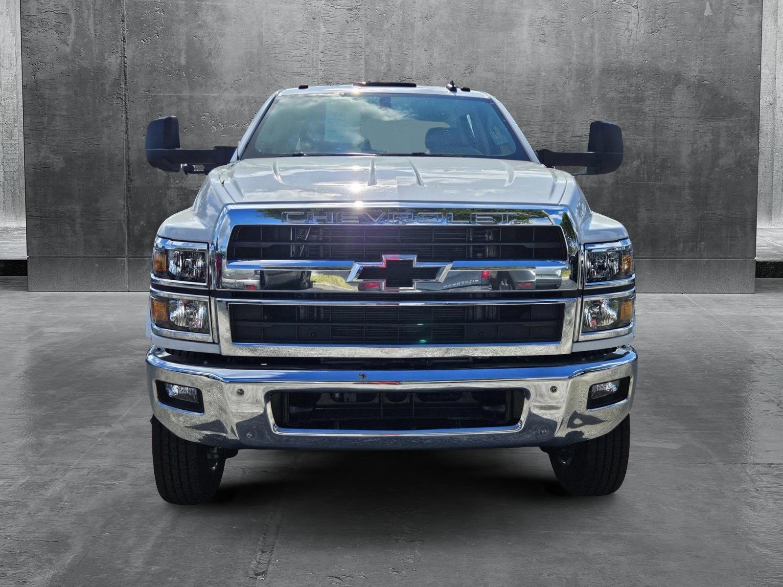 2024 Chevrolet Silverado 5500 HD Vehicle Photo in GREENACRES, FL 33463-3207