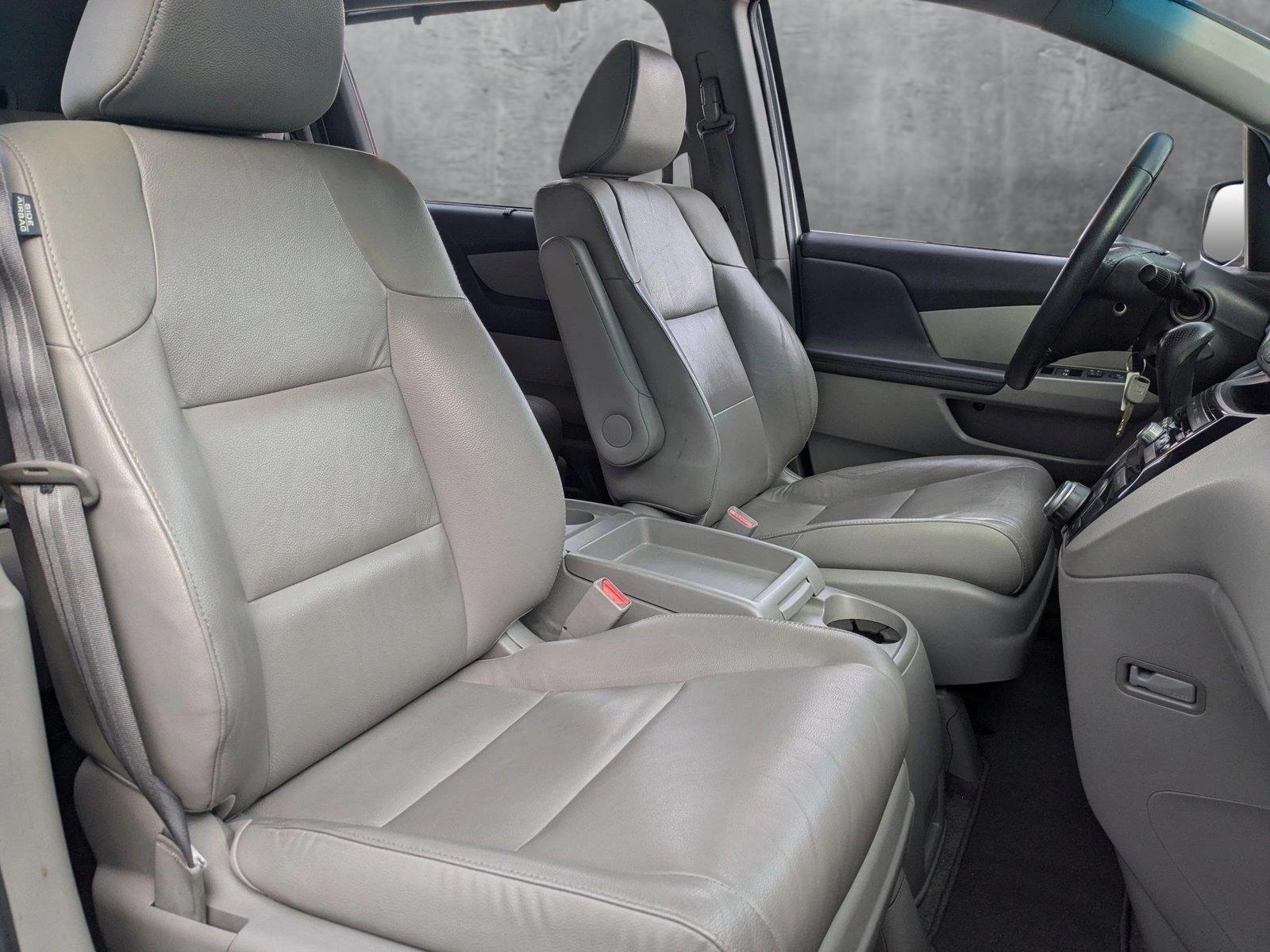 2012 Honda Odyssey Vehicle Photo in VALENCIA, CA 91355-1705