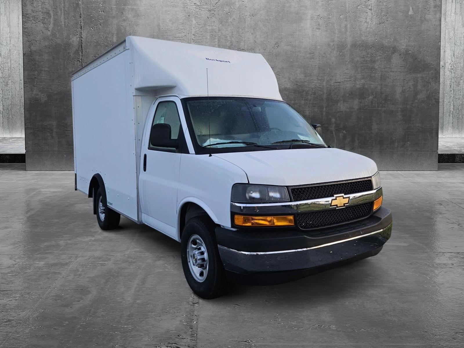 2024 Chevrolet Express Cutaway 3500 Vehicle Photo in GREENACRES, FL 33463-3207