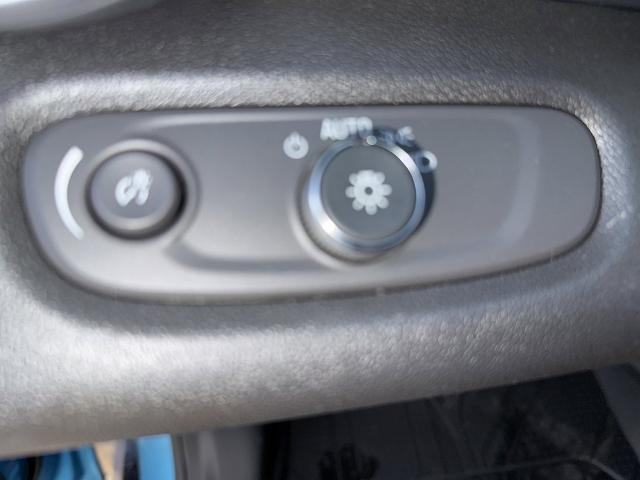 2025 Chevrolet Trax Vehicle Photo in MANHATTAN, KS 66502-5036