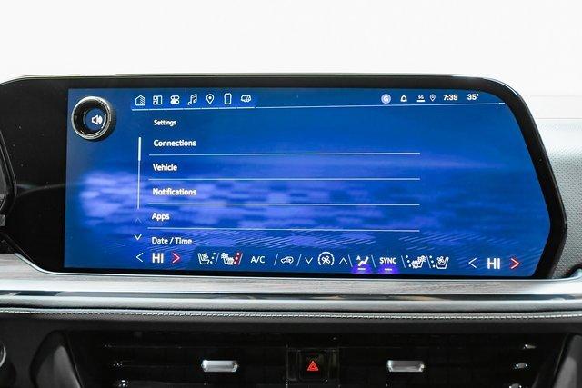 2025 Chevrolet Suburban Vehicle Photo in EVERETT, WA 98203-5662