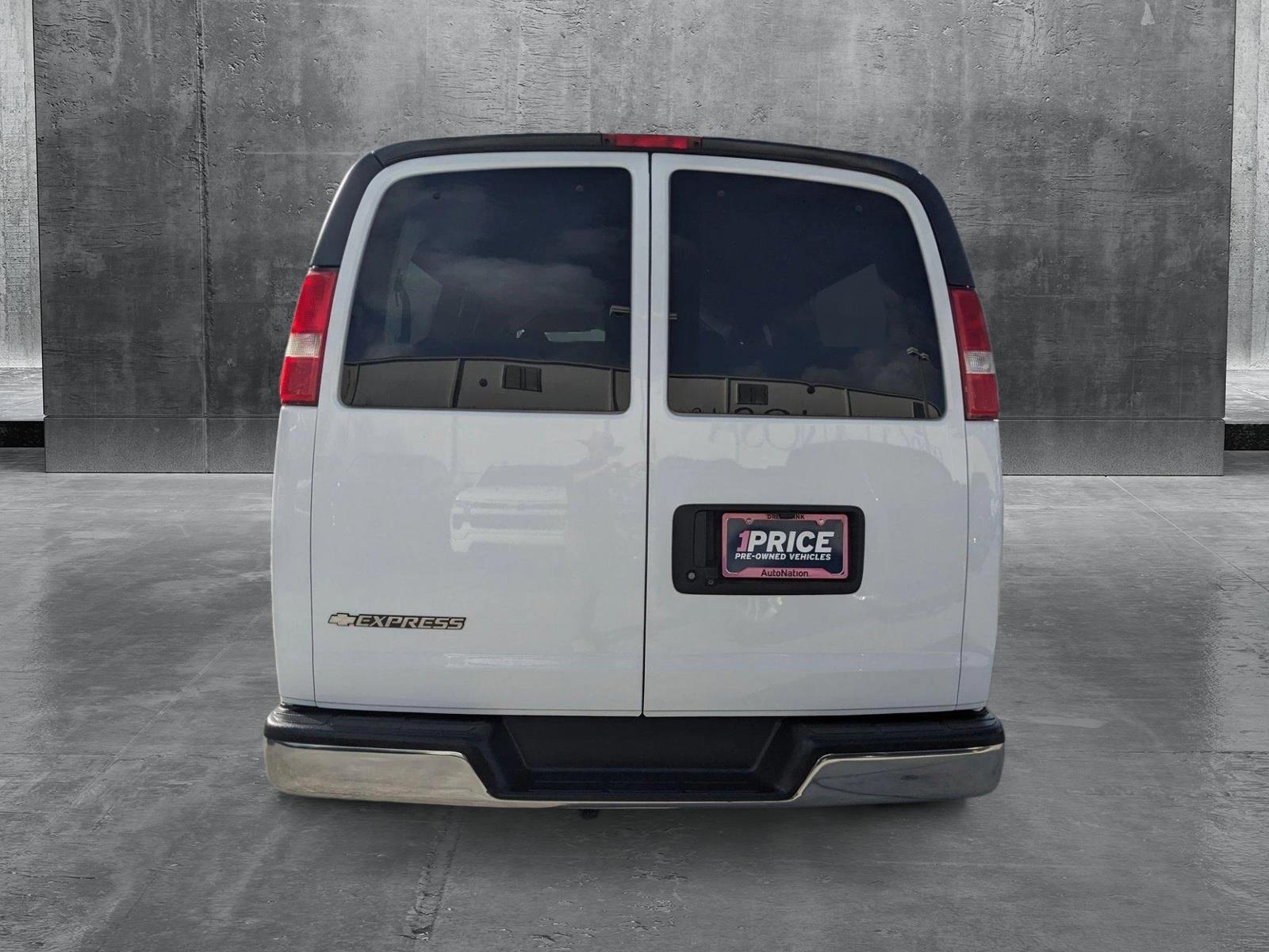 2019 Chevrolet Express Passenger Vehicle Photo in MIAMI, FL 33172-3015