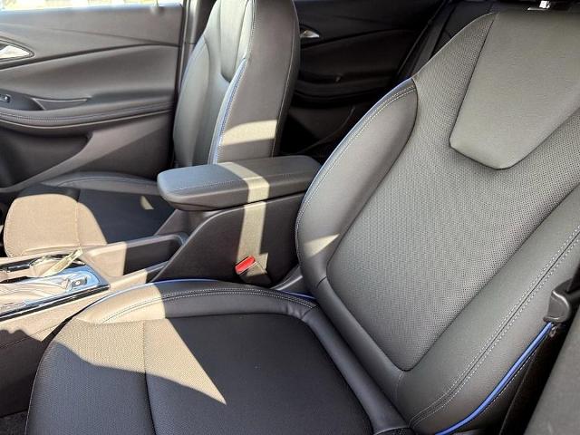 2025 Buick Encore GX Vehicle Photo in CHICOPEE, MA 01020-5001