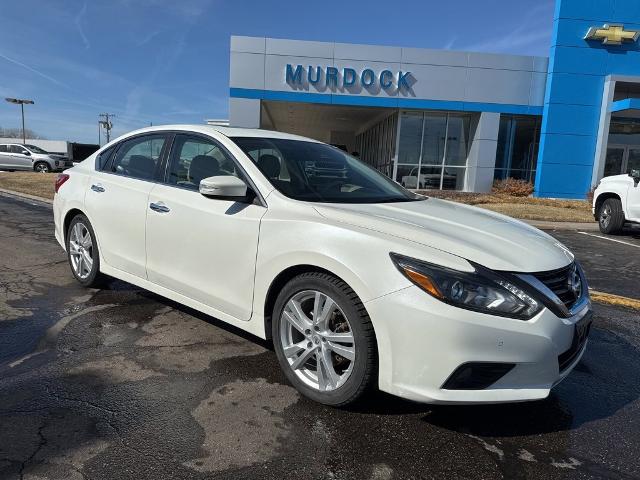 2017 Nissan Altima Vehicle Photo in MANHATTAN, KS 66502-5036