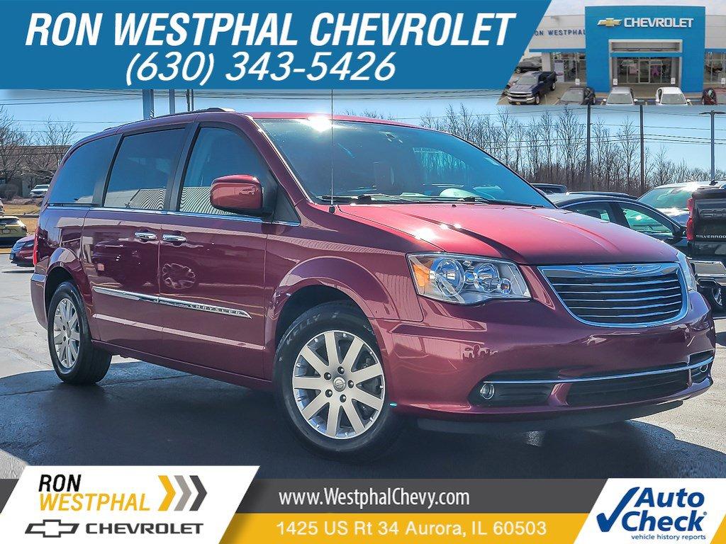 2016 Chrysler Town & Country Vehicle Photo in AURORA, IL 60503-9326