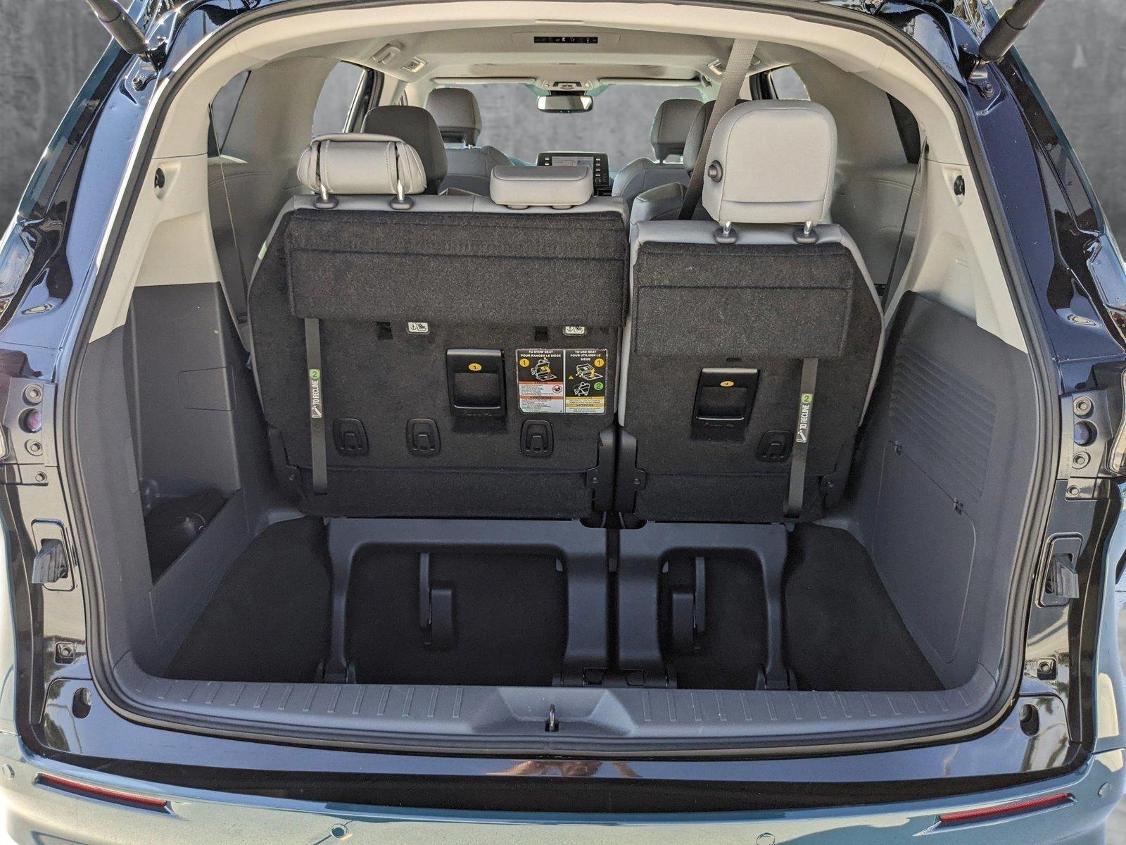 2024 Toyota Sienna Vehicle Photo in Davie, FL 33331