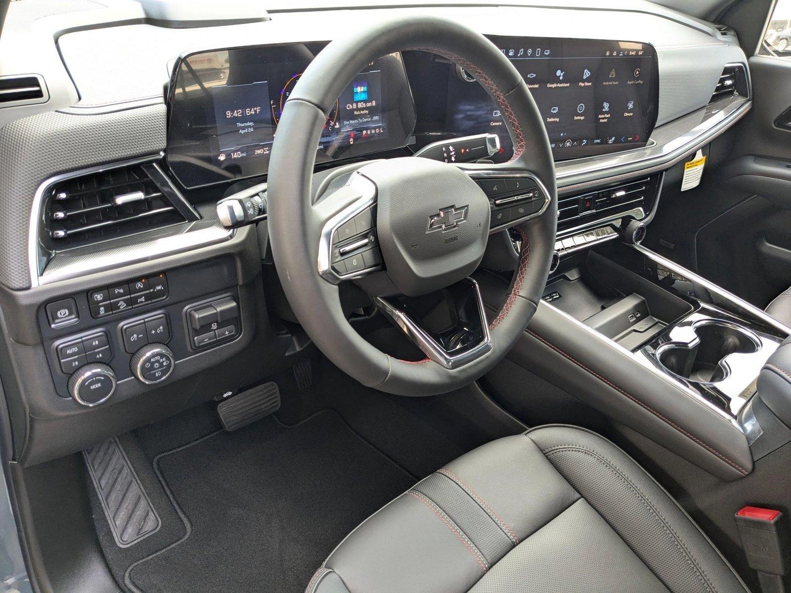 2025 Chevrolet Suburban Vehicle Photo in VALENCIA, CA 91355-1705