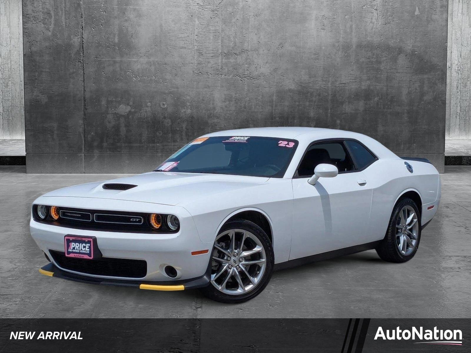 2023 Dodge Challenger Vehicle Photo in Valencia, CA 91355